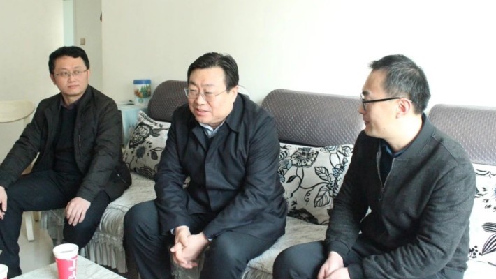 甘肅建投副總經理李文恩走訪慰問裝備公司困難黨員